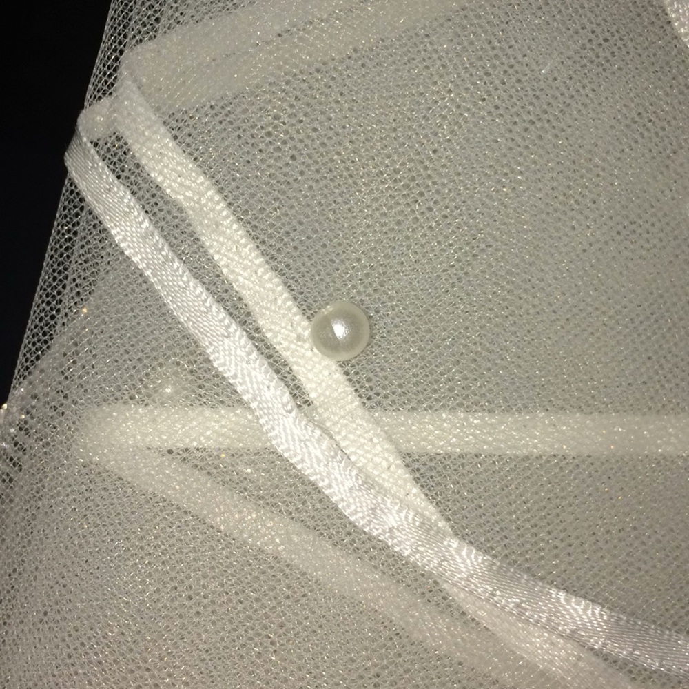 New! One-tier Fingertip Bridal Veil Pearl Cut Edge - Picture 5 of 6